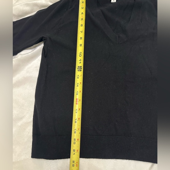 J. Crew cotton v neck sweater size Medium - Picture 6 of 7
